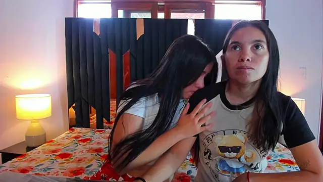 Sofy and Mia online show from 12/19/25, 12:34