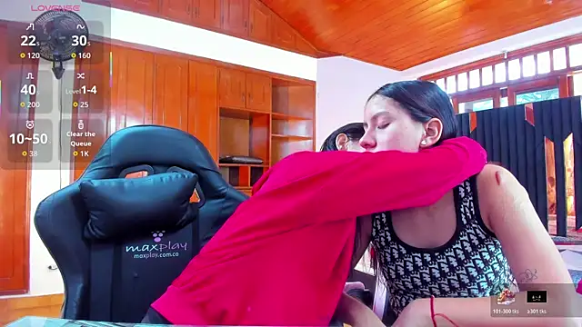 Sofy and Mia online show from 01/06/26, 12:42