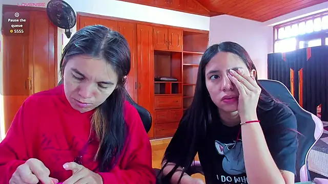 Sofy and Mia online show from 01/07/26, 12:51