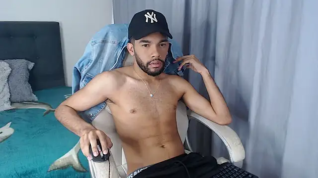 andresnoir  online show from 10/12/25, 02:16