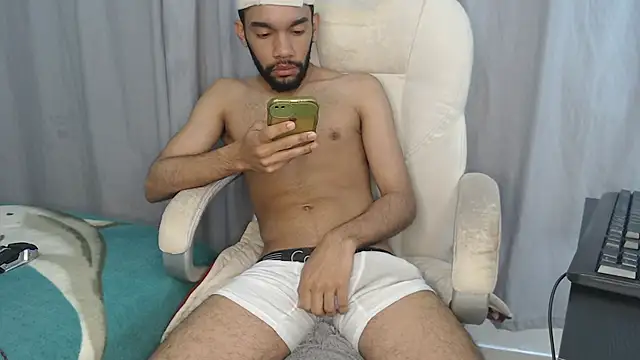 andresnoir  online show from 10/19/25, 02:29