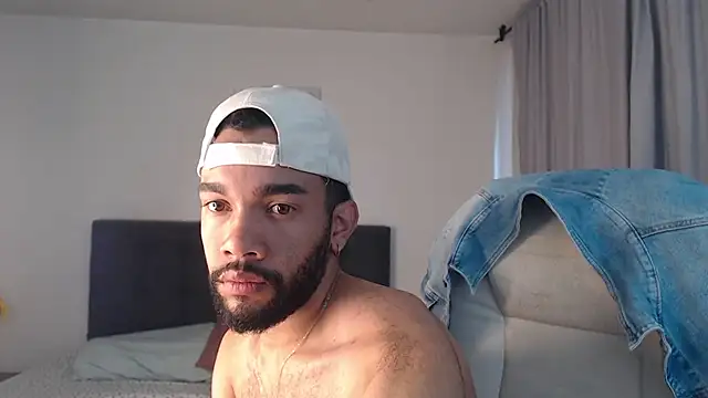 andresnoir  online show from 11/02/25, 01:46