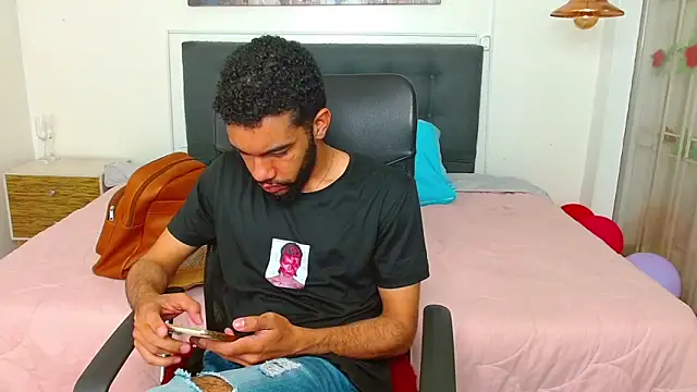 andresnoir  online show from 12/18/25, 01:50