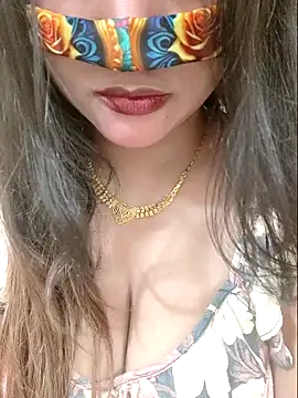 Snapshot of Beauty_Queen_Soniya chatting on 04/22/26, 02:40 Beauty Queen Soniya online show from 04/22/26, 02:40
