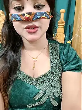 Snapshot of Beauty_Queen_Soniya chatting on 04/24/26, 02:30 Beauty Queen Soniya online show from 04/24/26, 02:30
