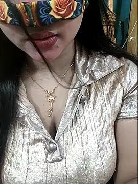 Snapshot of Beauty_Queen_Soniya chatting on 04/27/26, 03:21 Beauty Queen Soniya online show from 04/27/26, 03:21