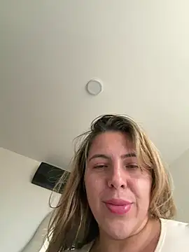 Snapshot of camila_vanucci- chatting on 01/18/26, 09:51 camila vanucci- online show from 01/18/26, 09:51