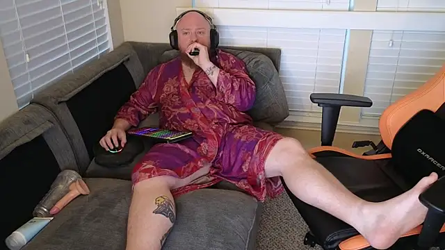 Snapshot of theballboy1 chatting on 04/17/26, 12:13 theballboy1 online show from 04/17/26, 12:13