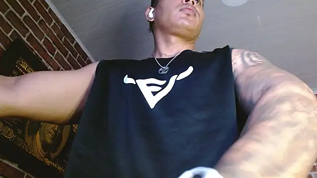 jordan bigcock  online show from 04/15/26, 02:24