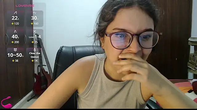 Snapshot of CarlaLorez chatting on 05/31/26, 02:20 CarlaLorez online show from 05/31/26, 02:20