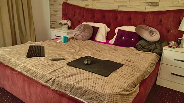 Snapshot of Vanessa_Babe chatting on 10/15/25, 05:51 Vanessa Babe online show from 10/15/25, 05:51