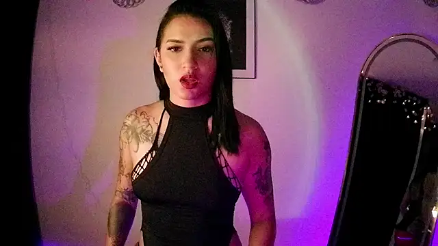 Snapshot of LunaAdamsx chatting on 11/05/25, 10:15 LunaAdamsx online show from 11/05/25, 10:15