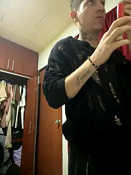 Snapshot of davidxxx_2012 chatting on 10/10/25, 02:10 davidxxx 2012 online show from 10/10/25, 02:10