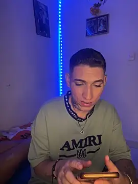 Snapshot of davidxxx_2012 chatting on 10/18/25, 01:30 davidxxx 2012 online show from 10/18/25, 01:30