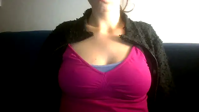 Snapshot of SuperValentina chatting on 10/15/25, 10:54 SuperValentina online show from 10/15/25, 10:54