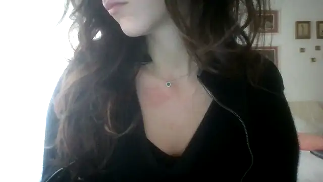 Snapshot of SuperValentina chatting on 02/18/26, 09:27 SuperValentina online show from 02/18/26, 09:27