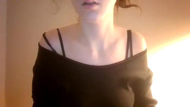 Snapshot of SuperValentina chatting on 03/15/26, 01:06 SuperValentina online show from 03/15/26, 01:06