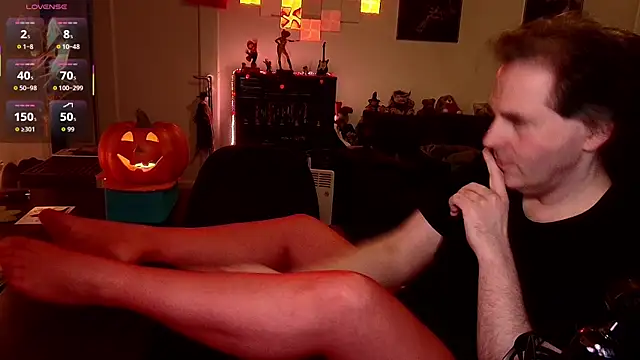 Snapshot of SexyGamerAndy chatting on 10/31/25, 03:40 SexyGamerAndy online show from 10/31/25, 03:40