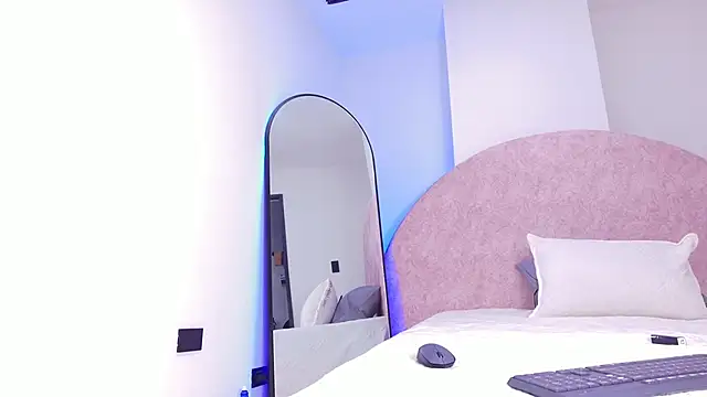 lilylovely  online show from 12/02/25, 07:20