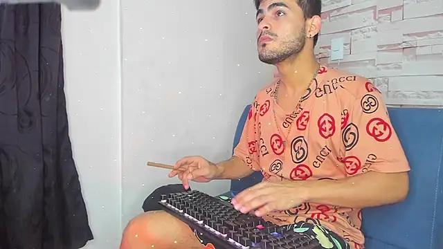 Snapshot of Master_King_Crazzy777 chatting on 10/15/25, 09:15 Master King Crazzy777 online show from 10/15/25, 09:15