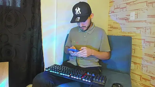 Snapshot of Master_King_Crazzy777 chatting on 10/18/25, 07:14 Master King Crazzy777 online show from 10/18/25, 07:14