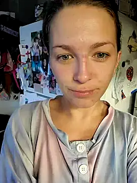 Snapshot of Cassaroll333 chatting on 10/15/25, 01:33 Cassaroll333 online show from 10/15/25, 01:33