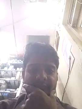 vermaankit0 online show from 10/28/25, 06:39