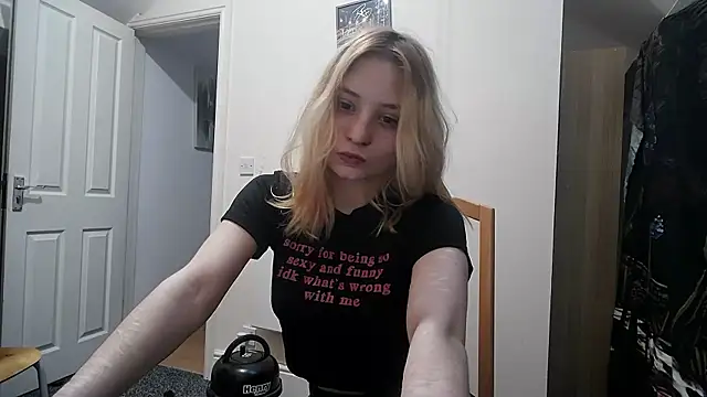 Snapshot of cinnamon-xx chatting on 05/28/26, 03:59 cinnamon-xx online show from 05/28/26, 03:59