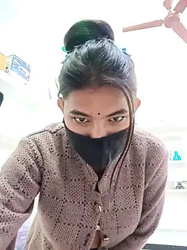 Hot radhaji online show from 12/17/25, 04:35