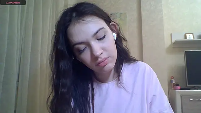 Snapshot of CeyaLier chatting on 06/19/26, 06:45 CeyaLier online show from 06/19/26, 06:45