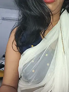 Snapshot of Janu-hasena chatting on 07/18/26, 10:24 Janu-hasena online show from 07/18/26, 10:24
