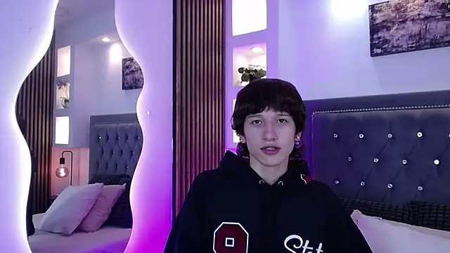 Emo Boy  online show from 04/05/26, 08:39