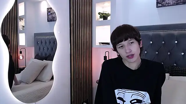 Emo Boy  online show from 04/14/26, 08:15