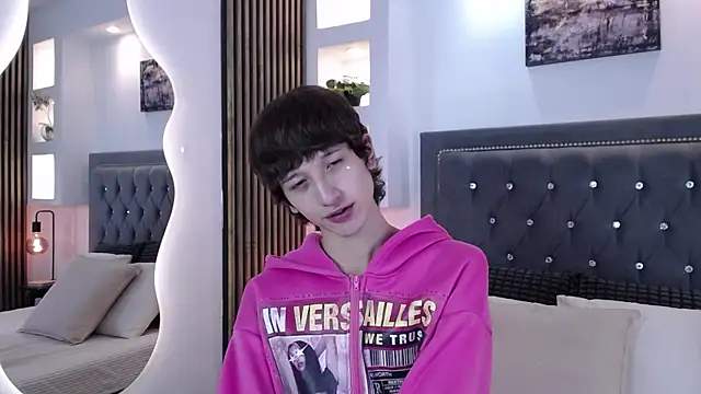 Emo Boy  online show from 04/15/26, 08:31