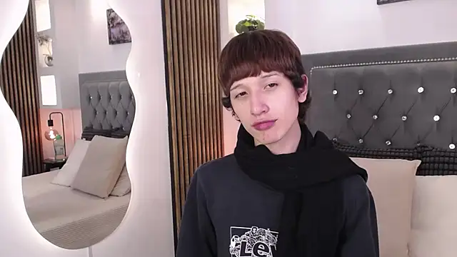Emo Boy  online show from 05/12/26, 08:28