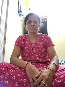 Snapshot of Desi-Mamta chatting on 10/30/25, 07:58 Desi-Mamta online show from 10/30/25, 07:58
