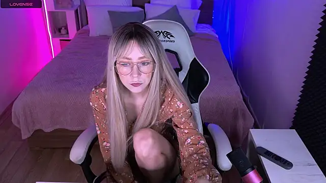 sofiisun online show from 10/10/25, 04:11