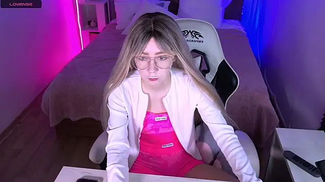 sofiisun online show from 10/18/25, 04:15