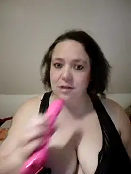 Michelle Livia online show from 10/24/25, 04:03