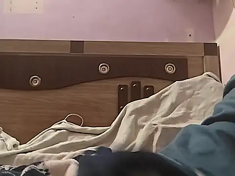 vickymtrb online show from 12/21/25, 07:21