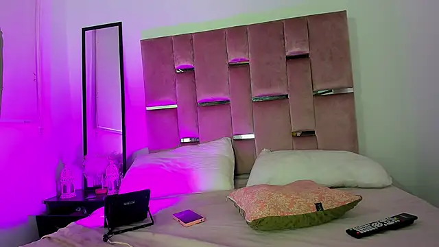 ChocoBunny1 online show from 12/18/25, 02:01