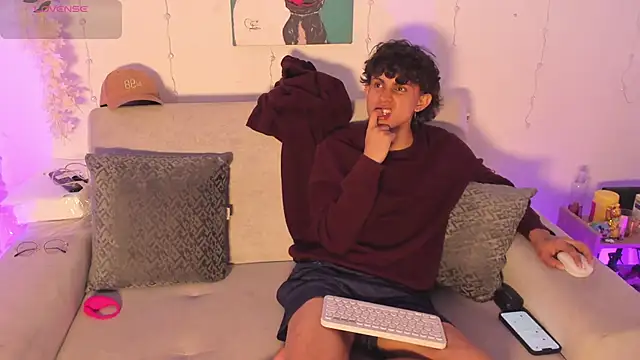 lua boy online show from 03/10/26, 04:06