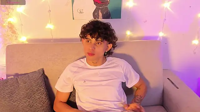 Snapshot of lua_boy chatting on 05/11/26, 02:39 lua boy online show from 05/11/26, 02:39