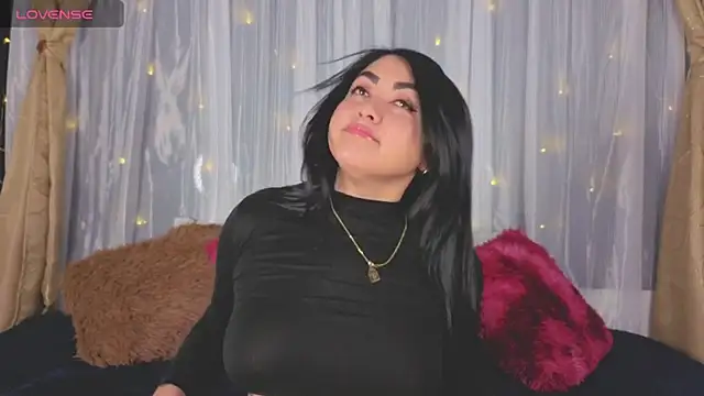 Victoria Jonhss online show from 11/18/25, 10:03