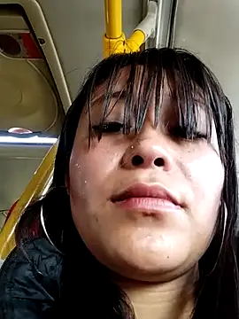 Snapshot of Mariana_21xx chatting on 10/15/25, 12:05 Mariana 21xx online show from 10/15/25, 12:05