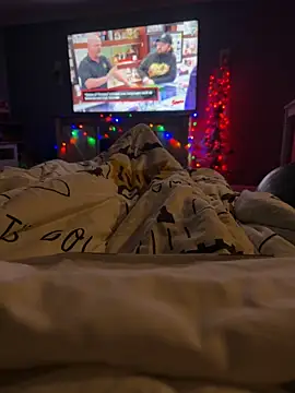 Snapshot of Beastyfuck chatting on 12/17/25, 04:51 Beastyfuck online show from 12/17/25, 04:51