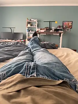 Snapshot of Beastyfuck chatting on 12/17/25, 08:59 Beastyfuck online show from 12/17/25, 08:59