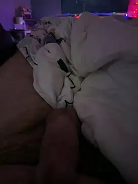 Snapshot of Beastyfuck chatting on 12/18/25, 09:04 Beastyfuck online show from 12/18/25, 09:04