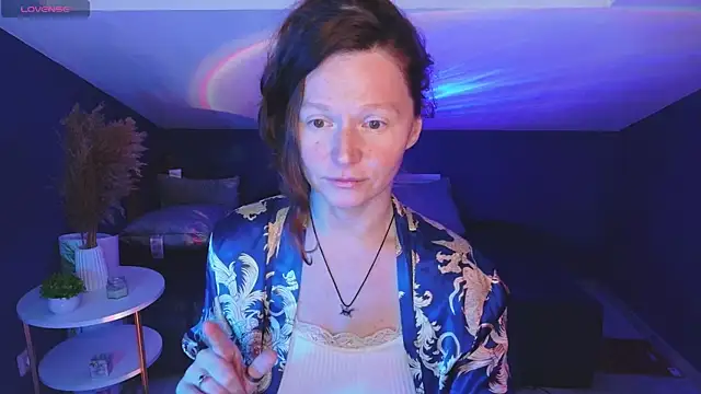 Snapshot of AuroraBorealis__ chatting on 10/16/25, 06:58 AuroraBorealis   online show from 10/16/25, 06:58