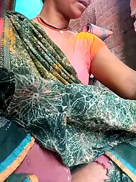 Snapshot of Rt_shreya chatting on 04/19/26, 04:45 Rt shreya online show from 04/19/26, 04:45